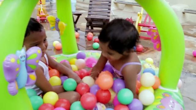 Kids Playing With Balls And Dolls In Water | Litchi Show смотреть онлайн