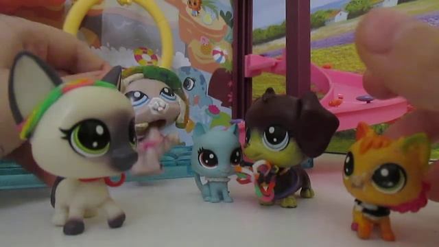 Семья LPS в аквапарке смотреть онлайн