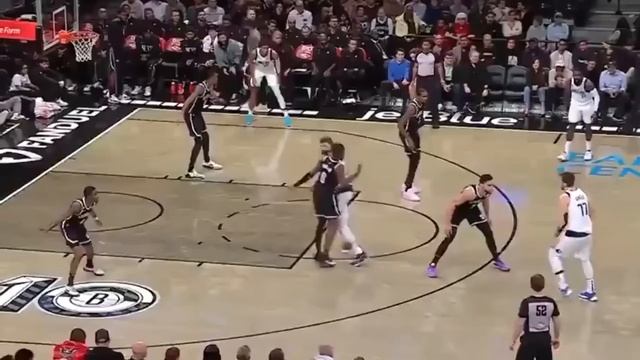 🪄 Luka Doncic NO SCOPE pass to Kleber for the lay in! смотреть онлайн