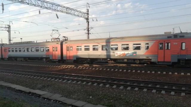 Электропоезд ЭД9М-0205 в 4-ёх вагонном составе смотреть онлайн