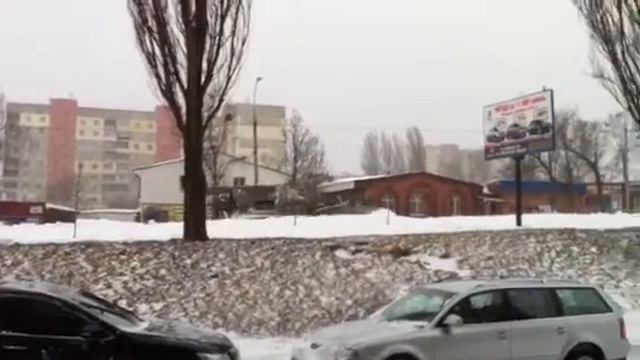 уборка снега Вышгород 23.03.13 смотреть онлайн