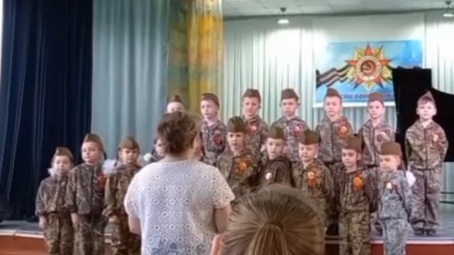 "Стоит на страже армия страны" Л.Горцуева смотреть онлайн