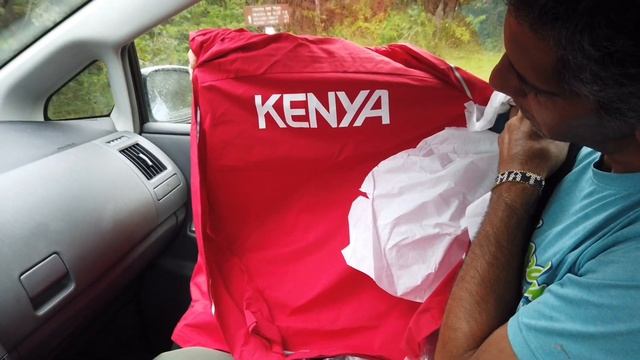 Kenyan Nike Storm-FIT running jacket and pants смотреть онлайн