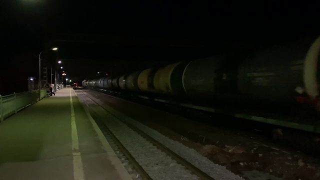 Взлёт 2ТЭ116-1700 "БТС" с грузовым поездом. Сиверская смотреть онлайн