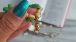 Браслет двойной из ангелита, перламутра с подвеской кошечка