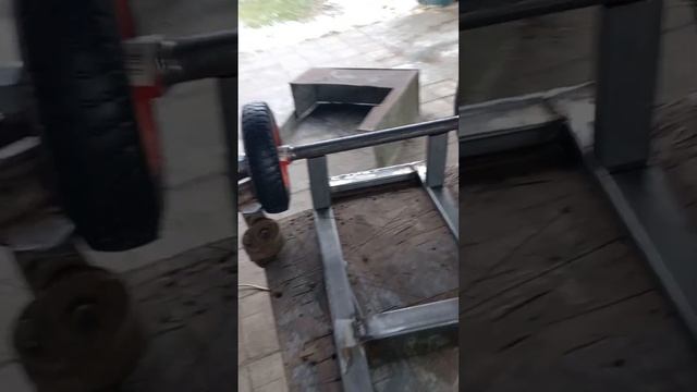 Маленькая грузовая тележка,двухколёсная,для перевозки грузов,своими руками.грузоп.250кг. смотреть онлайн