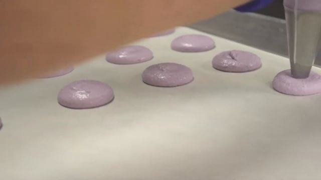 Lavender Blackberry Macarons смотреть онлайн