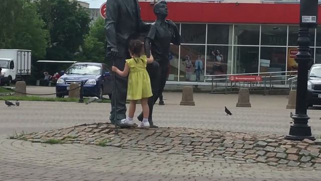 Ди бегает за голубями смотреть онлайн