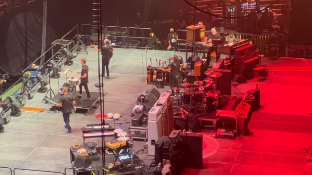 Pearl Jam: Elderly Woman Behind The Counter [Live In Ottawa 9-3-2022] [4K] [Remastered Audio] смотреть онлайн