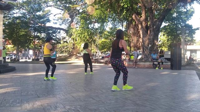 Zumba Dance Fitness@Quezon Park Dumaguete City смотреть онлайн