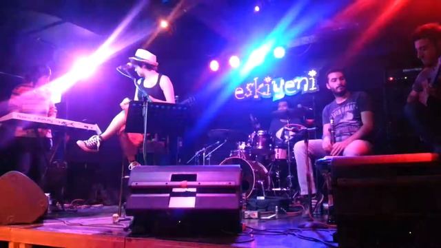 Cakustik-Irmak - Herşey Bu Evde (Jehan Barbur) смотреть онлайн