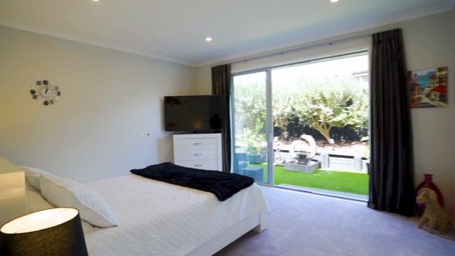 SOLD - 239 Millwater Parkway, Millwater - Rita Oliver and John Glover смотреть онлайн
