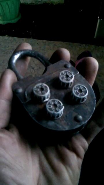 Как вскрыть замок с кодом