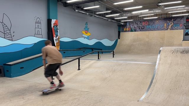 Раскатываюсь в скейт парке | Катаюсь на скейтборде смотреть онлайн