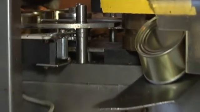 Автоматическая вакуумная закаточная машина УЗВА