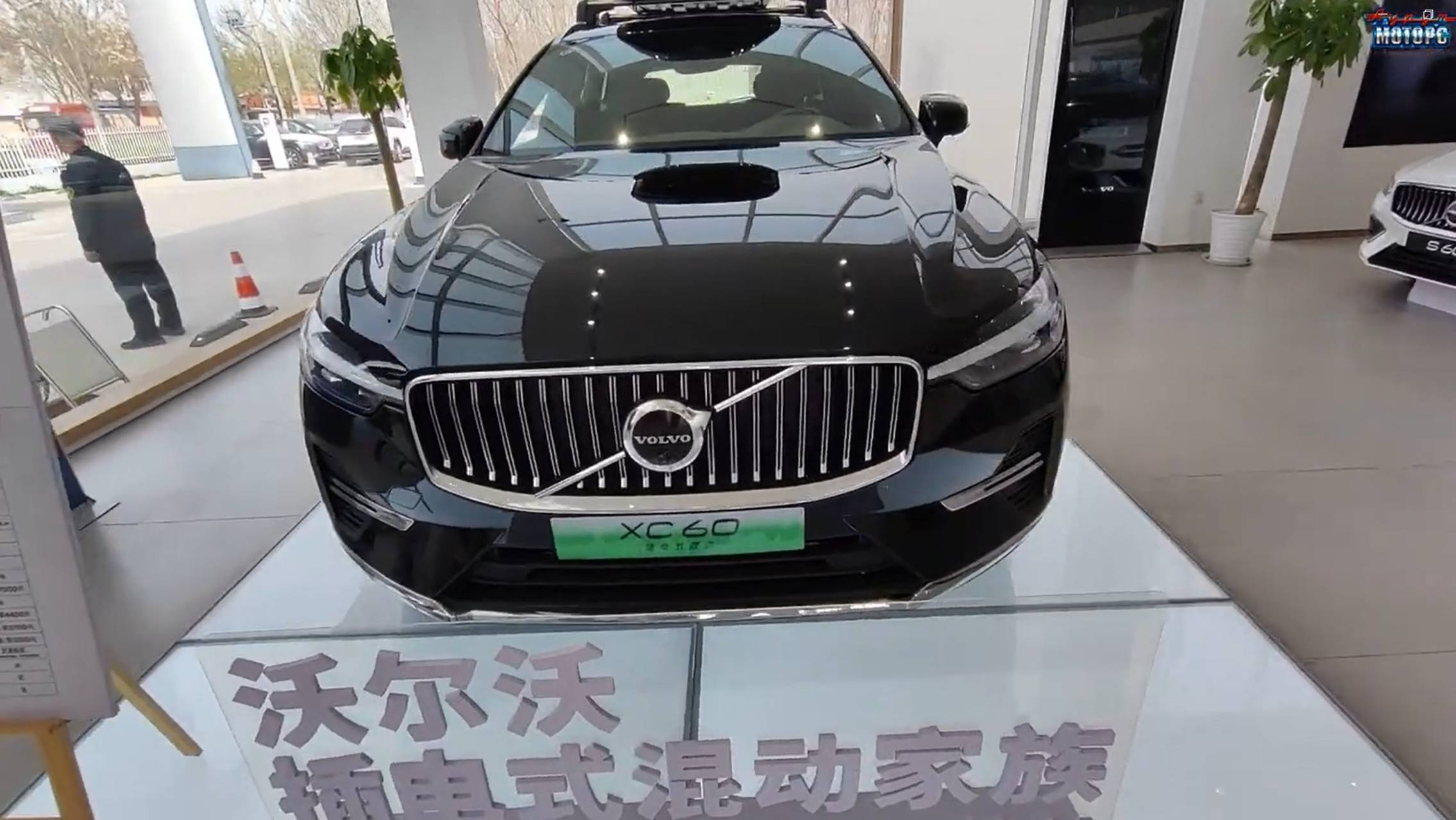 Volvo XC60 PHEV T8 - привезем из Китая