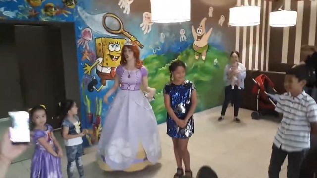 Принцесса София в The krusty krabs смотреть онлайн