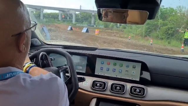 מפגש ראשון עם הג'אקו J7 שיגיע לישראל הקיץ הקרוב смотреть онлайн