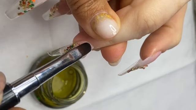 Thiết kế móng tay cách sơn Gel đơn giản và rắc kim tuyến bền - DuongNgan NailJobs смотреть онлайн