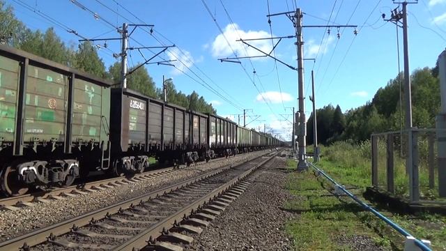 2ЭС10-139 с грузовым поездом, путевой пост 1217 километр смотреть онлайн