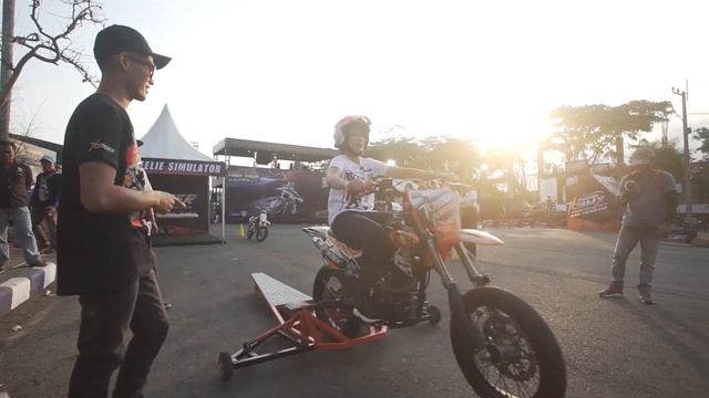 Angela Lorenza Cobain Banyak Tantangan Extreme di Trial Game Asphalt Seri 4 Malang смотреть онлайн