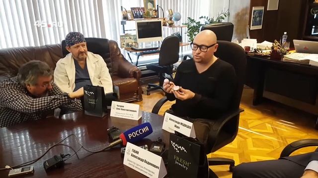 Новый сустав Шуры сделан из керамики и титана смотреть онлайн