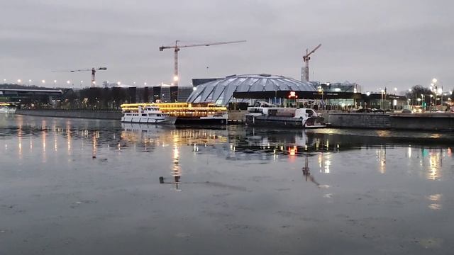 Прогулка по набережным Москвы смотреть онлайн