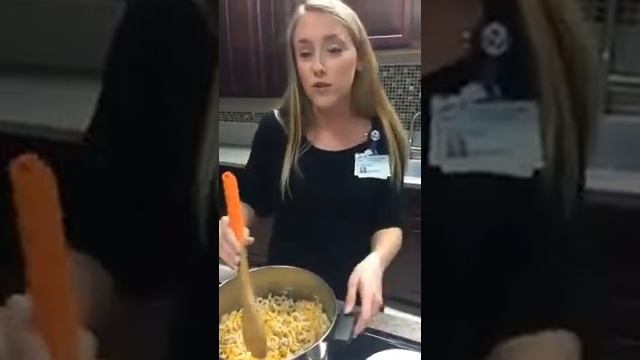 Wellness Wednesday Allergy Friendly Mac and Cheese смотреть онлайн