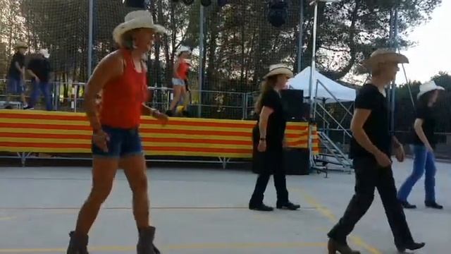 Line Dance : tracy lawrence - can't break it to my heart (Festa Major Can Trabal 2016) смотреть онлайн
