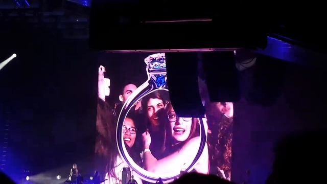 miley cyrus kiss cam lyon смотреть онлайн