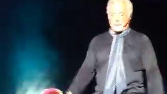 Concerto Tom Jones ( Santiago) "It´s not unusual" смотреть онлайн