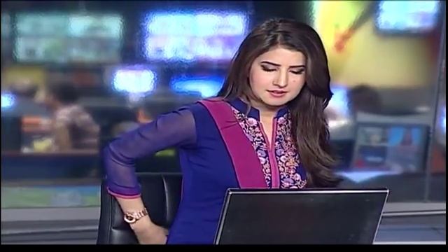 Camera Scene of Beautiful Pakistani Anchor. смотреть онлайн