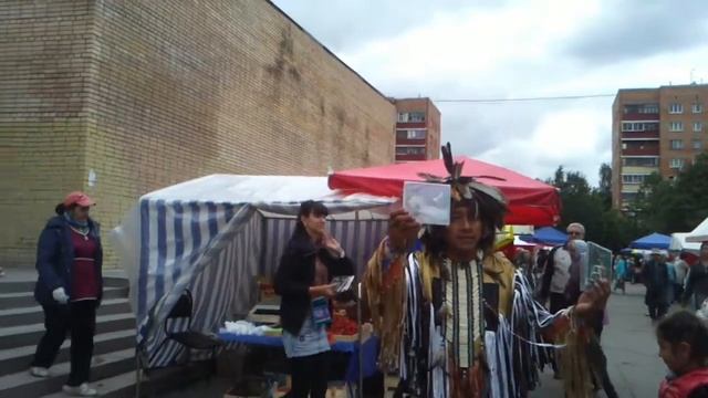 Индейцы в Долгопрудном возле КТ Полёт1 смотреть онлайн