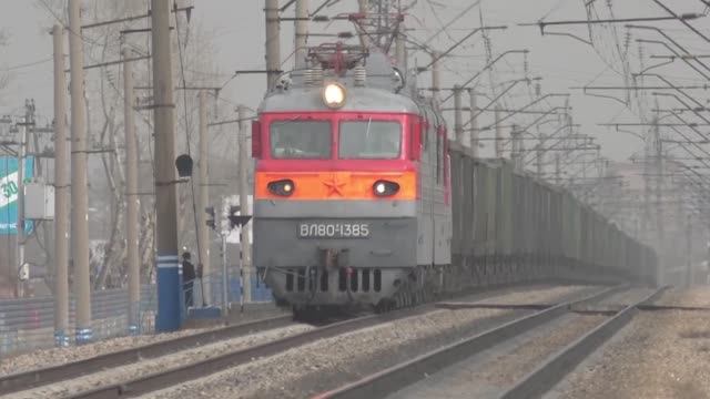 Локомотив ВЛ80-1385 в сцепке с грузовым составом РЖД | Железная дорога смотреть онлайн