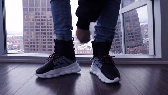 Versace Chain Reactions ON FEET!! смотреть онлайн