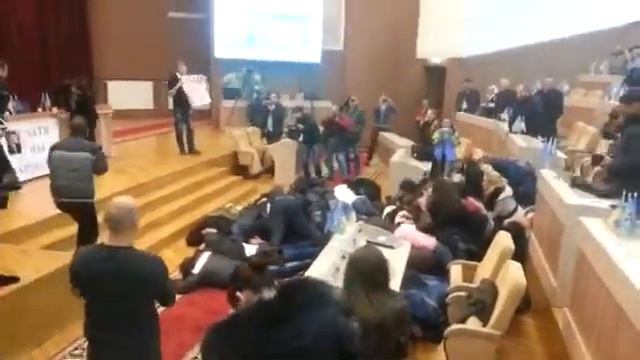 Суми, 04 12 2013 Студенти падають під крики 'беркут' смотреть онлайн