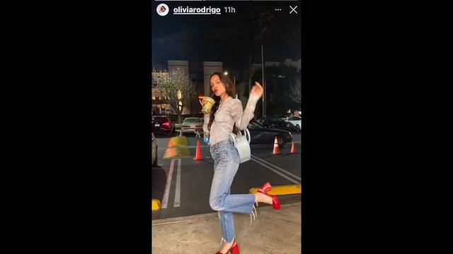 Olivia Rodrigo girls night story with Katrina Deme & Iris Apatow смотреть онлайн