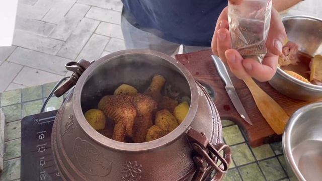 Тушена курка з картоплею в афганському казані. Смачно та дуже швидко!!!! смотреть онлайн