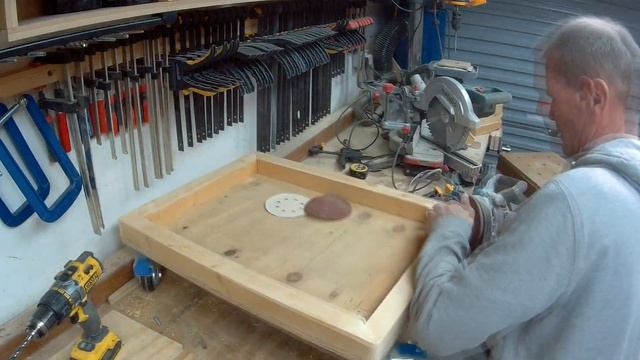 Franks Little Workshop, makes a quick planer thicknesser trolley. смотреть онлайн