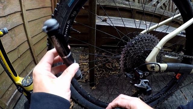 How To Set MTB Tyre Pressures with a TOPEAK SmartGuage D2 смотреть онлайн