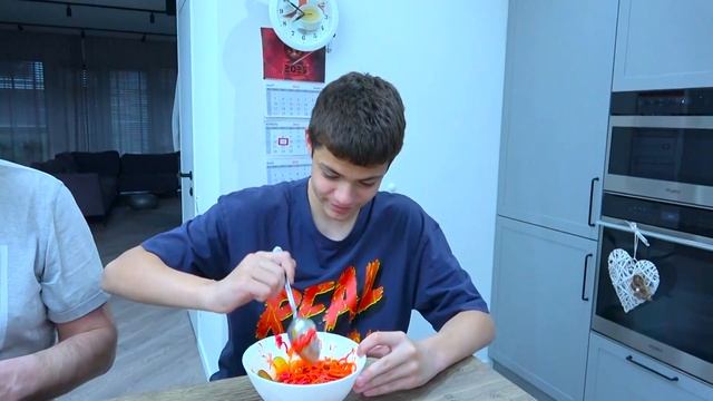 КАК ПРОГУЛЯТЬ ШКОЛУ или ШАУРМА С СЕЛЁДКОЙ. смотреть онлайн