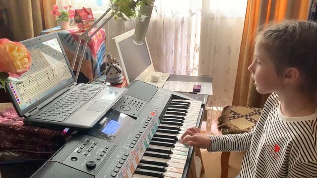 Liza. Песня Тоники, Охранника и Фрейлины в Соль мажоре и соль миноре правой рукой с сольфеджирован. смотреть онлайн