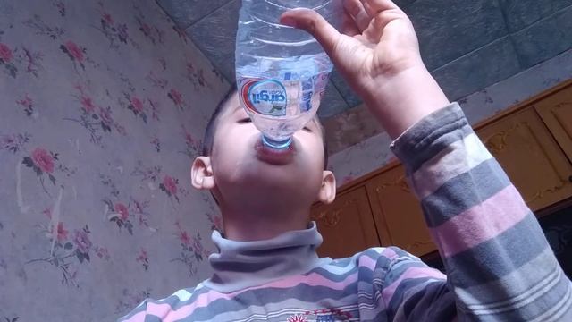 выпил бутылку воды смотреть онлайн
