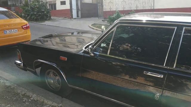 GAZ Chaika - president car in Havana Cuba смотреть онлайн