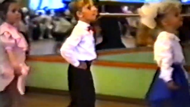 Первый выход на сцену подготовительной группы х/а "Радуга" смотреть онлайн