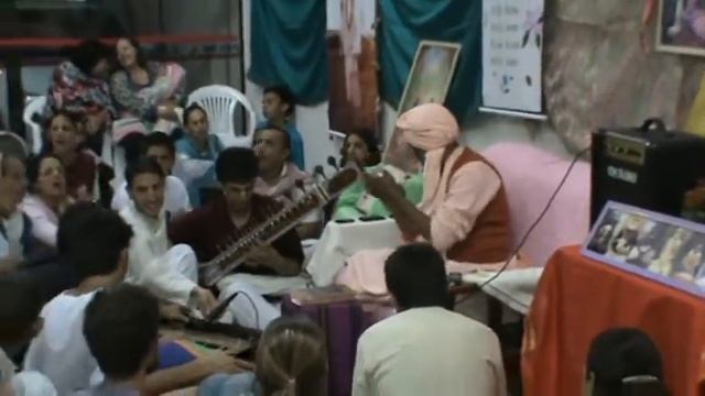 Lila Gauranga Prabhu - Pinda - Maha mantra.MPG смотреть онлайн