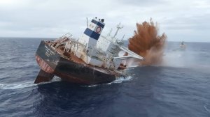 КАК ТОНЕТ КОРАБЛЬ!