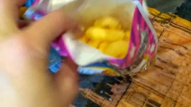 Открываем кукурузные палочки с сюрпризом смотреть онлайн