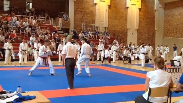 Denis Volmajer SLO (Aka) v Matt Saunders GBR (Shiro) - Male Kumite 15-17 Years