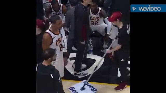 Angry Kevin love throws Jacket at jeff green смотреть онлайн